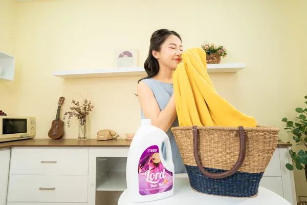 Tại sao chị em nội trợ ưa chuộng nước xả vải Lord đam mê?