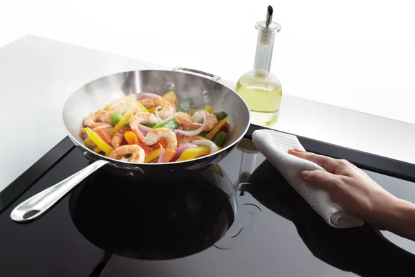 Tips for cleaning an induction cooker so it's always clean and shiny like new